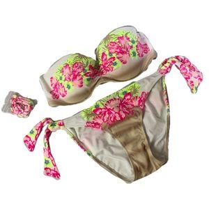 Victoria’s Secret bombshell floral swimsuit